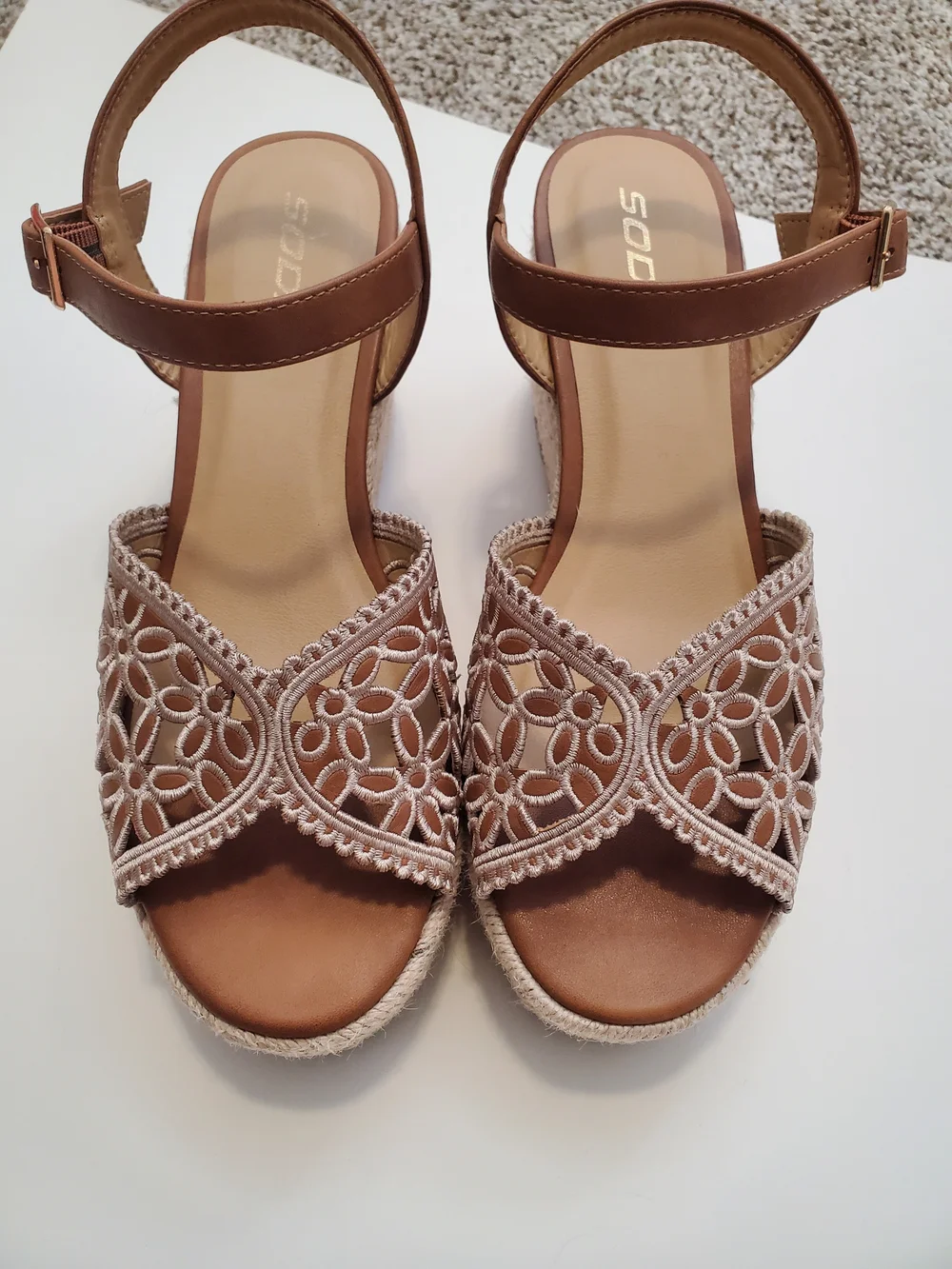Soda Espadrille Wedges Tan Ankle Strap and White Flora Size 8½